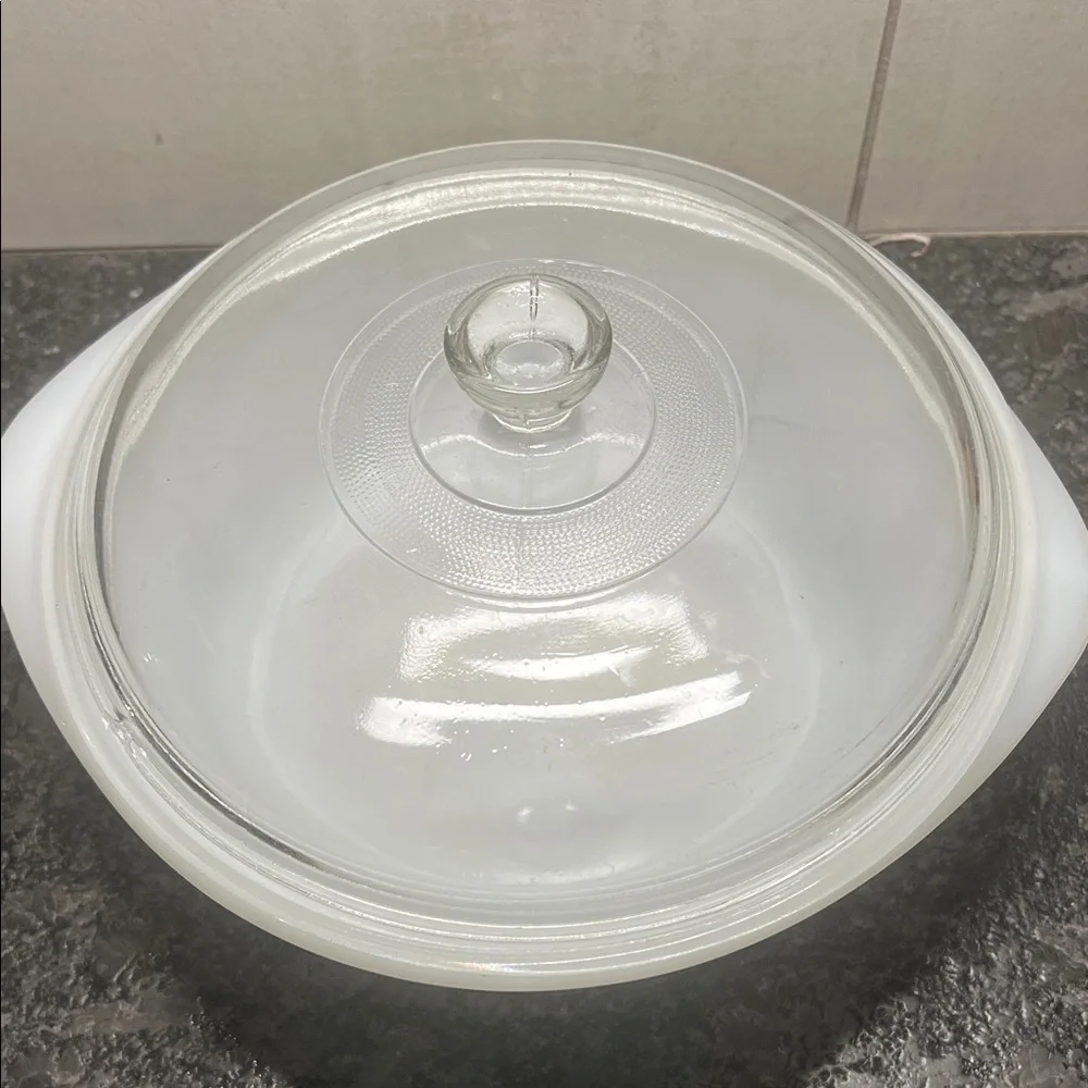 Covered Glassbake with Lid White Casserole Dish with Green Daisy or Primrose 2qt